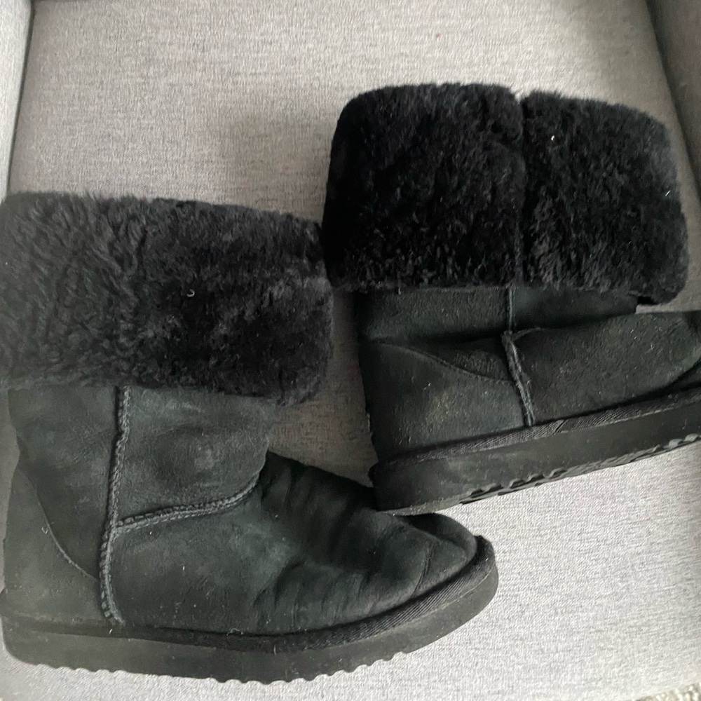 Like new Ugg’s!  Keep your tootsies warm.